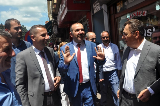 MHP Milletvekili Adayları Yenice’de Esnaf Gezdi