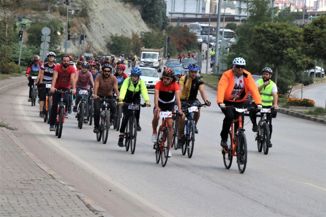Karabük’te ‘Trafikte Bizde Varız’ Temalı Bisiklet Turu