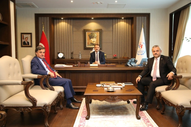 Vekiller Gençlik ve Spor Yatırımları İçin Bakanlıkta