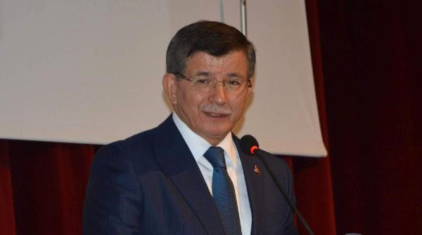 Eski Başbakan Ahmet Davutoğlu’ndan Sert Sözler: Para ile Tutulmuş Adamlar, Troller Algı Oluşturuyor