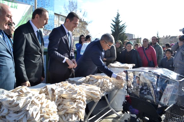 20 Dakikada 11 Bin Plastik Şişe Toplandı