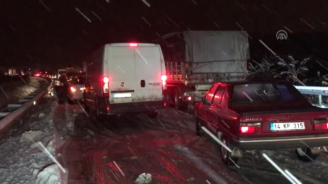 Yoğun Kar Yağışı Ulaşımı Aksattı (2)