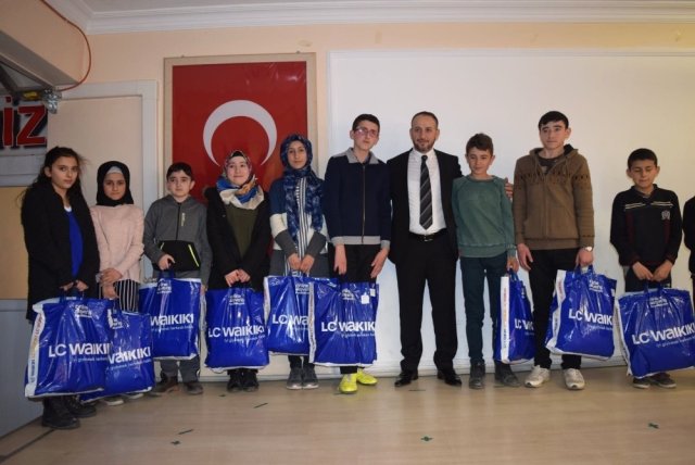 İstanbul Eflaniler Derneği’nden 796 Öğrenciye Giyim Yardımı