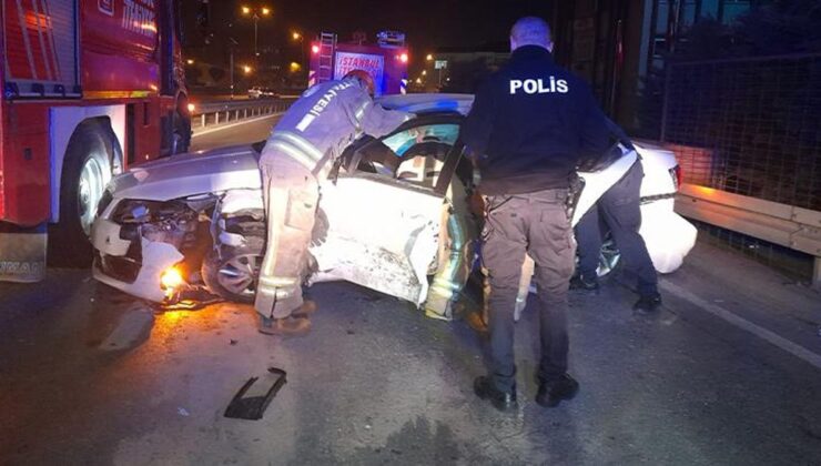 Bariyerlere çarpan araba şoförünün ayağı koptu