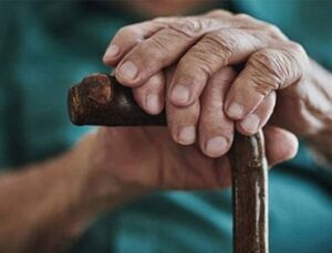 Bilim insanları 100 yaşından uzun yaşayanların DNA’larındaki kritik özelliği tespit etti