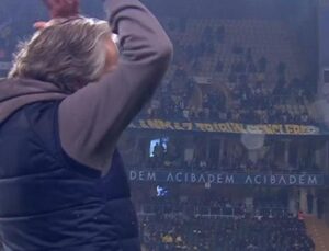 Bu kere sinema koptu! Fenerbahçe tribünleri ve Jorge Jesus ortasında olay çıktı