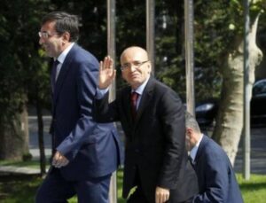 Hazine Bakanı Şimşek ve Cumhurbaşkanı Yardımcısı Yılmaz, Katar’a gidiyor