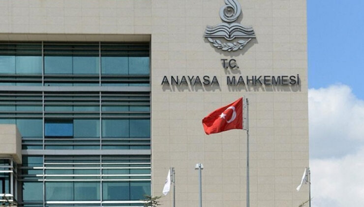 Anayasa Mahkemesi’nden çok kritik karar: “Örgüt ismine kabahat işleyip üyesi üzere ceza alma” kuralına iptal!