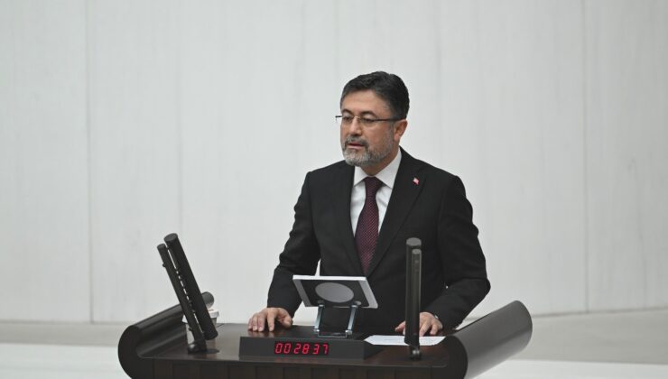 Bakan Yumaklı: Orman yangınlarıyla gayretimizi, rezerv güçler dahil 100 helikopter ve 24 uçakla sürdürüyoruz