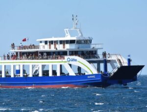 Çanakkale’de feribot seferlerine fırtına manisi