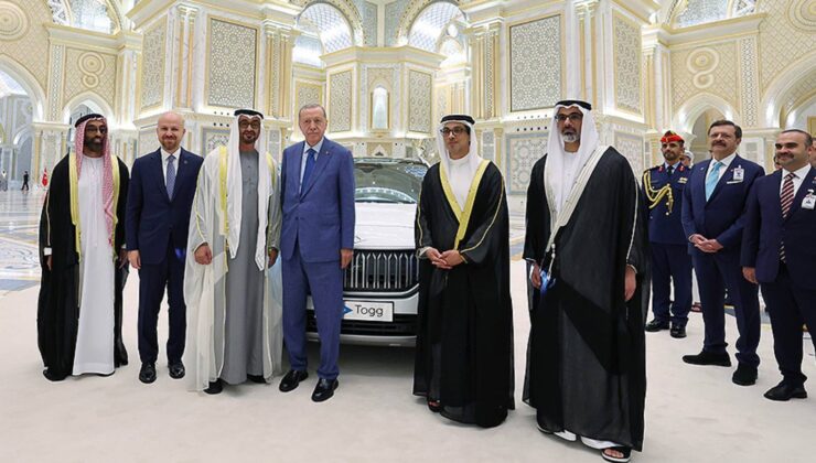 Ertuğrul Özkök: 19 Temmuz günü Togg’un önündeki bu siyah gözlüklü “G42” kod isimli kişi kimdi?