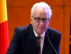 Ertuğrul Özkök: Hekim, korkma açık söyle; 5 aşı oldum, 5 yıl içinde ölecek miyim?