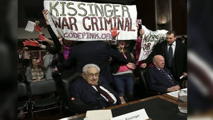 Fehmi Koru: Gerisinden ağlayan olmaz, milyonlarca insanın vefatından sorumlu Henry Kissinger öldü…