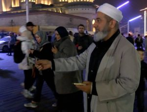 Bildiriciler, tekrar Taksim’de: “Müslüman üzere yaşa”