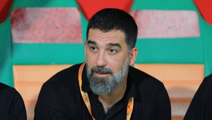 Arda Turan, ilk Süper Lig maçında kırmızı kart gördü!