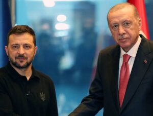 Cumhurbaşkanı Erdoğan, Ukrayna Devlet Başkanı Zelenskiy ile Türkevi’nde bir ortaya geldi