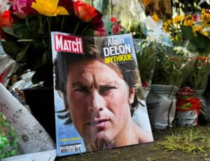 Ertuğrul Özkök  | Alain Delon’un “cenaze” playlisti: “My Way”i yalnızca erkekler mi ister?