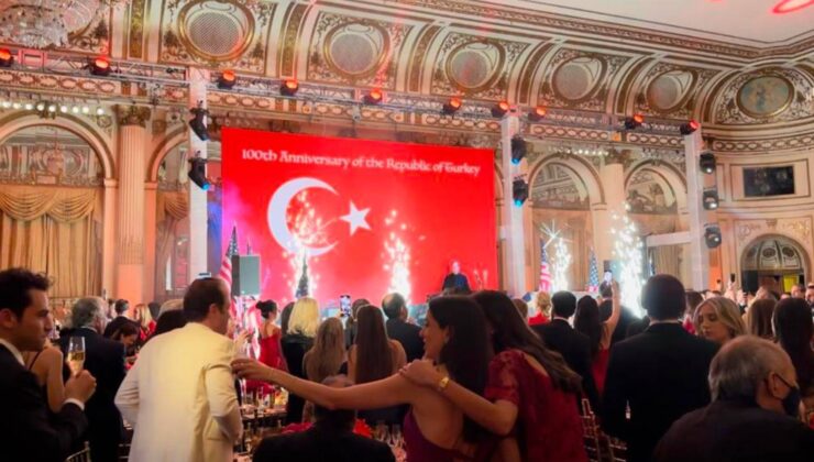 Ertuğrul Özkök: İş ve cümbüş dünyasının son kulisi; New York Cipriani’deki Türk kırmızı halı gecesinden kimler masa aldı?