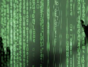 Medyanın karanlık yüzü: Yalnız bırakılan çocuklar “siber zorbalığa” daha çok maruz kalabiliyor