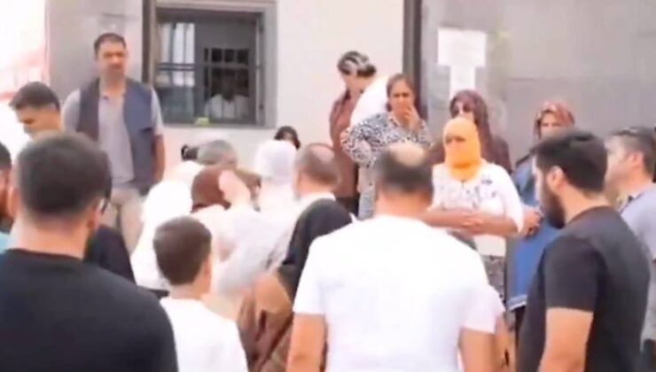 Narin’in cenazesi bekleyen bir bayan köydekilere “Gidin palavra konuşun” diye bağırdı, yumrukla susturuldu