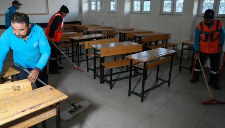 Bakanlık yapmadı, paklık mahallî idarelere kaldı: Adıyaman Belediyesi, 1 ayda 120 okulu temizledi