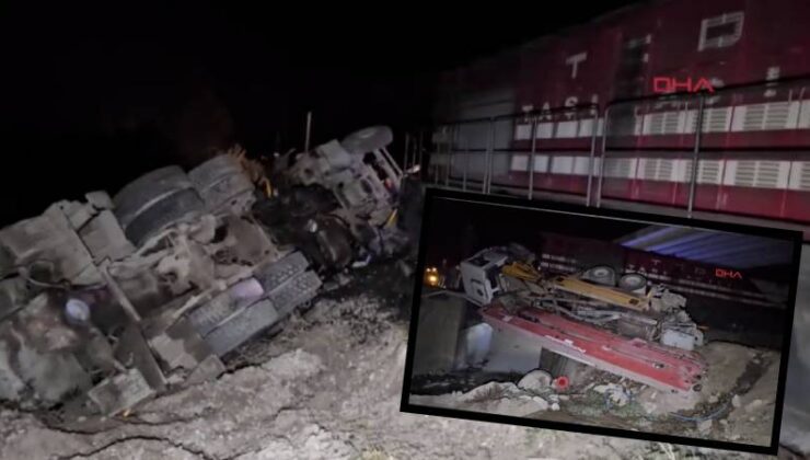Edirne’de yolcu treni raylarda bırakılan beton pompası aracına çarptı