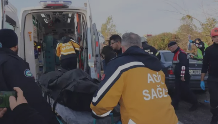 Araba kamyona arttan çarptı: 3 kişi hayatını kaybetti