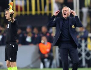 İngiliz basınından Mourinho’ya sert tenkit: Gürültü yapmakla uğraşıyor; muvaffakiyetten çok, berbat koku bırakmakla meşgul