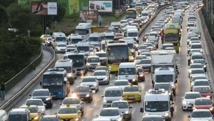 İstanbul yağmurun tesiri altında kaldı: Trafik yoğunluğu yüzde 90’a yükseldi