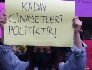 Mahkemeden, birlikte yaşadığı gebe bayanı ve iki çocuğunu öldüren korucuya üç defa “ağırlaştırılmış müebbet hapis” cezası!