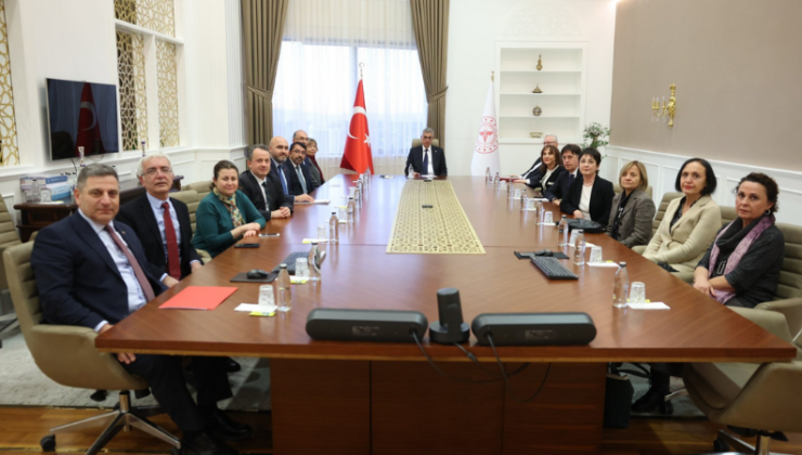 Sağlık Bakanı Memişoğlu, Yenidoğan Yoğun Bakım Kurul üyeleriyle