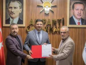 Sav: AKP ilçe kongresinde idarenin seçtiği aday olmayınca “hava muhalefeti” diyerek erteleme kararı aldılar!