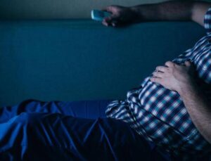 Uzun müddet hareketsiz kalmak, tertipli idman yapılsa da kalp sıhhatini etkiliyor