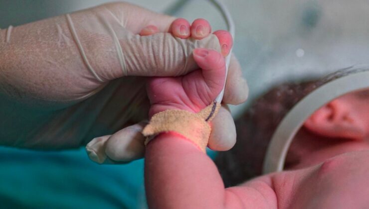 ‘Yenidoğan’ skandalına sahne olan sistem nasıl kuruldu; sıhhat kesiminde yaşananlar, sorular, karşılıklar