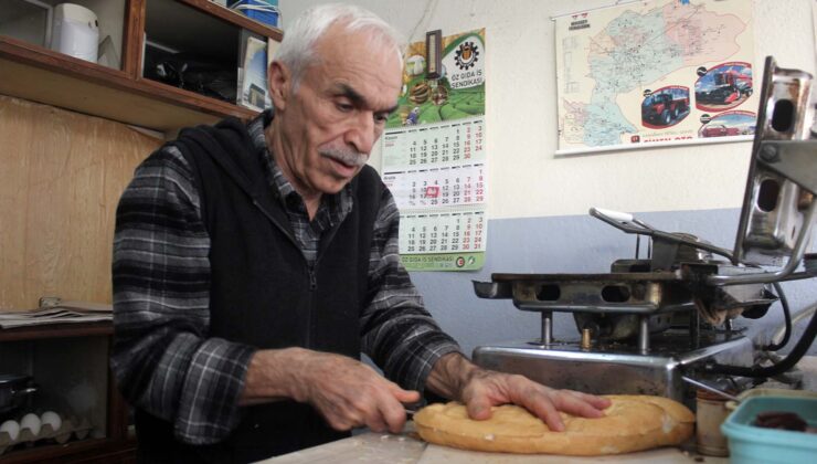 40 yıllık esnaf fiyatını sabit tuttu: 10 TL’ye tost satıyor