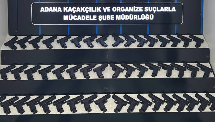 Adana’da bir araçta 50 ruhsatsız tabanca ele geçirildi