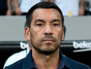 Beşiktaş’ta Giovanni Van Bronckhorst için karar toplantısı