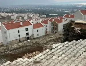 Hatay’da TOKİ’nin yaptığı sarsıntı konutlarında tavan çöktü, yanlışlar yama ile kapatıldı