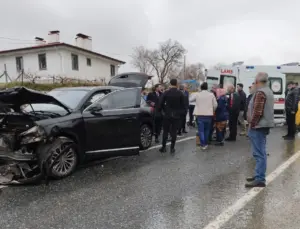 AKP konvoyunda kaza: 2 yaralı