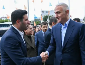 Bakan Ersoy bayramın ilk gününde Antalya’daydı: Turizmden elde edilen 65 milyar dolar gelirle dünyada 7. sıradayız