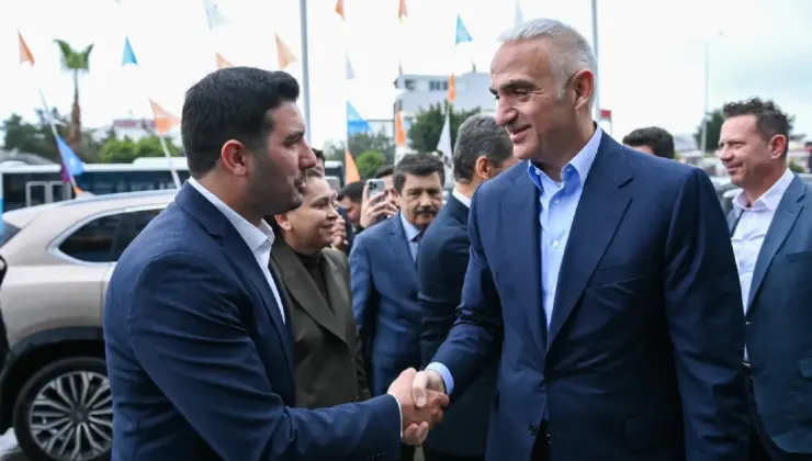 Bakan Ersoy bayramın ilk gününde Antalya’daydı: Turizmden elde edilen 65 milyar dolar gelirle dünyada 7. sıradayız