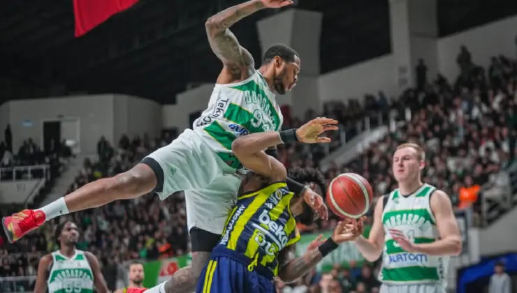 Bursaspor Basketbol’dan kritik galibiyet: Fenerbahçe Beko’yu uzatmalarda yıktı