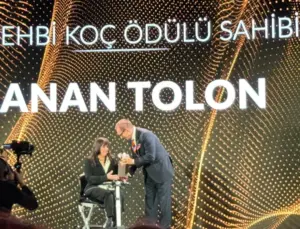 Ertuğrul Özkök: Vehbi Koç merasiminde bir sanatçı, iki metafor cümleyle bir salonu nasıl fethetti?