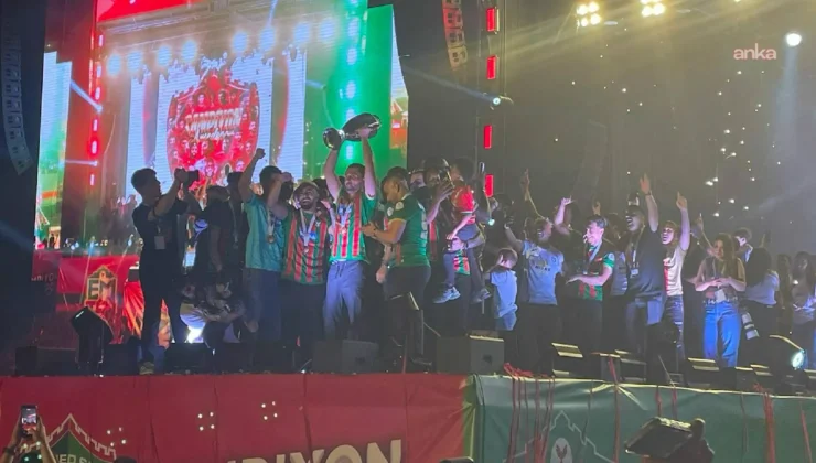 Amedspor şampiyonluk kupasını on binlerle kaldırdı: Lige renk katacağız