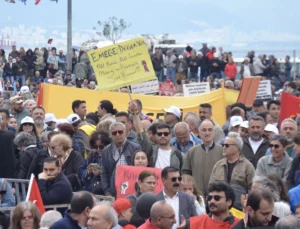 Binlerce işçi 1 Mayıs’ta Gündoğdu Meydanı’nı doldurdu: Emek, adalet, özgürlük ve demokrasinin hâkim olduğu sistemi inşa edeceğiz!