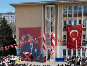 İmam hatip ortaokulunda öğrenciler için hazırlandığı tez edilen okuma listesi gündem oldu: Okul müdürü açığa alındı