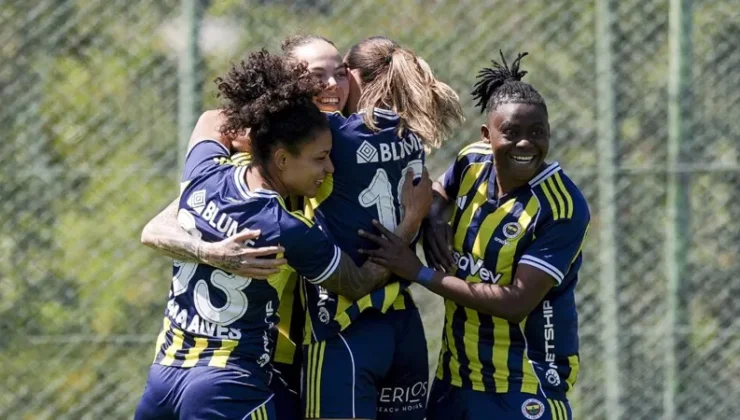 Turkcell Bayan Futbol Muhteşem Ligi’nde birinci şampiyonluğunu ilan eden Fenerbahçe arsaVev, kupasını Chobani Stadı’nda kaldıracak