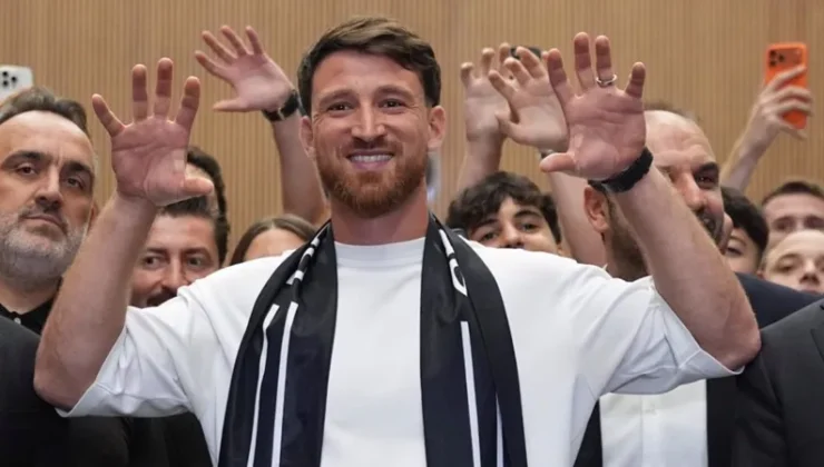 Beşiktaş’ın yeni transferi Salih Özcan İstanbul’da: Dört gözle bugünü bekledim