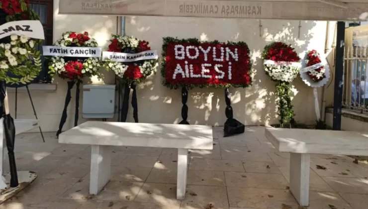 Barış Boyun’un annesinin cenazesinde kabahat örgütlerinden dikkat çeken çelenkler: “Kimsesizler”, “Kosovalı”, “Hayalet Ağıt”